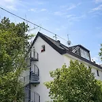 Sonnige Design-dachwohnung Mit Fernblick Appartement
