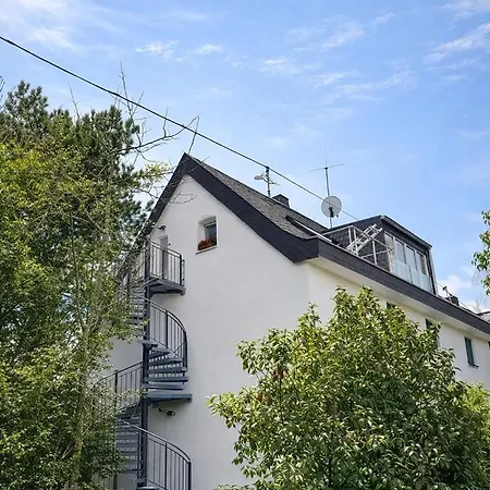 Sonnige Design-dachwohnung Mit Fernblick Apartment *