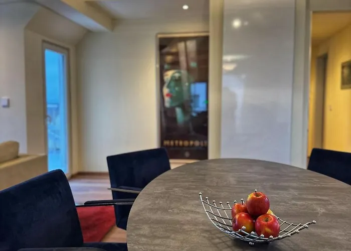 Sonnige Design-dachwohnung Mit Fernblick *